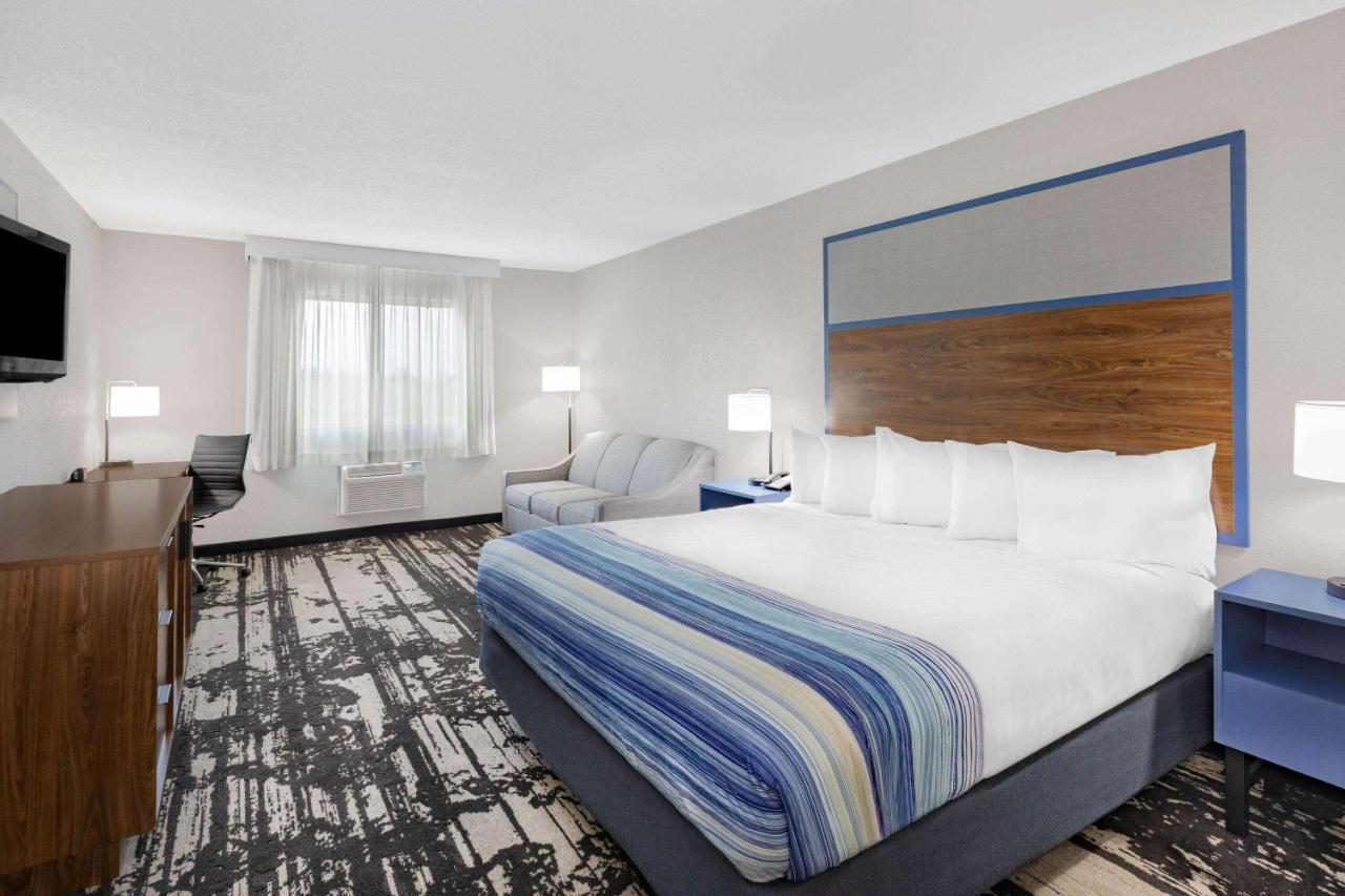 Americinn By Wyndham Pella Екстериор снимка