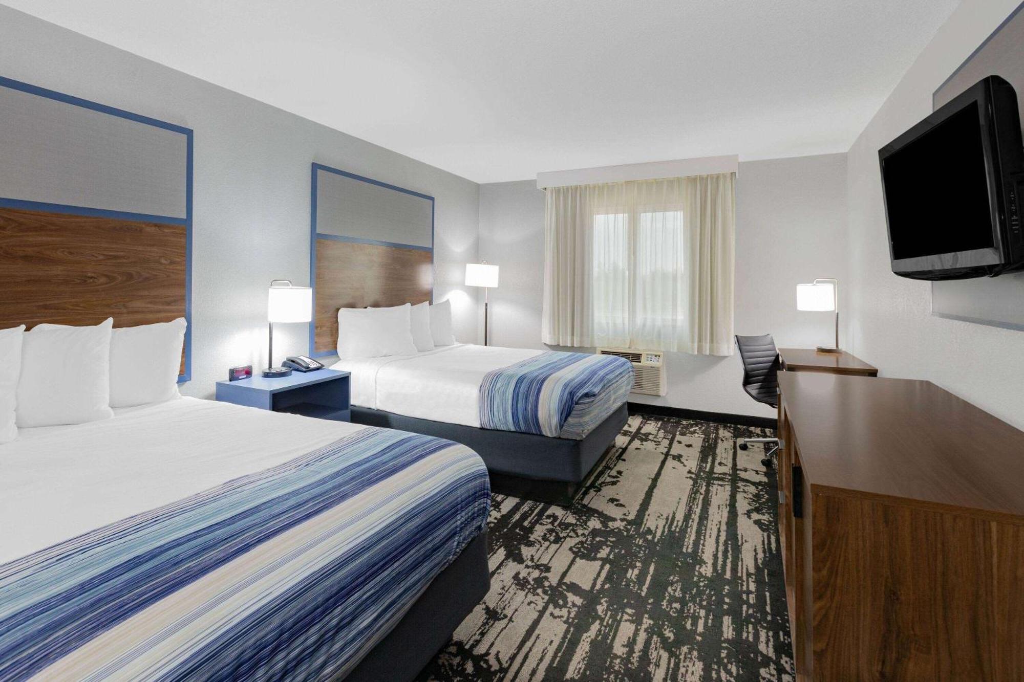 Americinn By Wyndham Pella Екстериор снимка